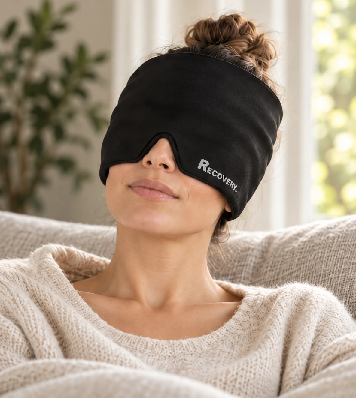 Imagen ilustrativa de una persona descansando con el gorro de gel negro Recovery